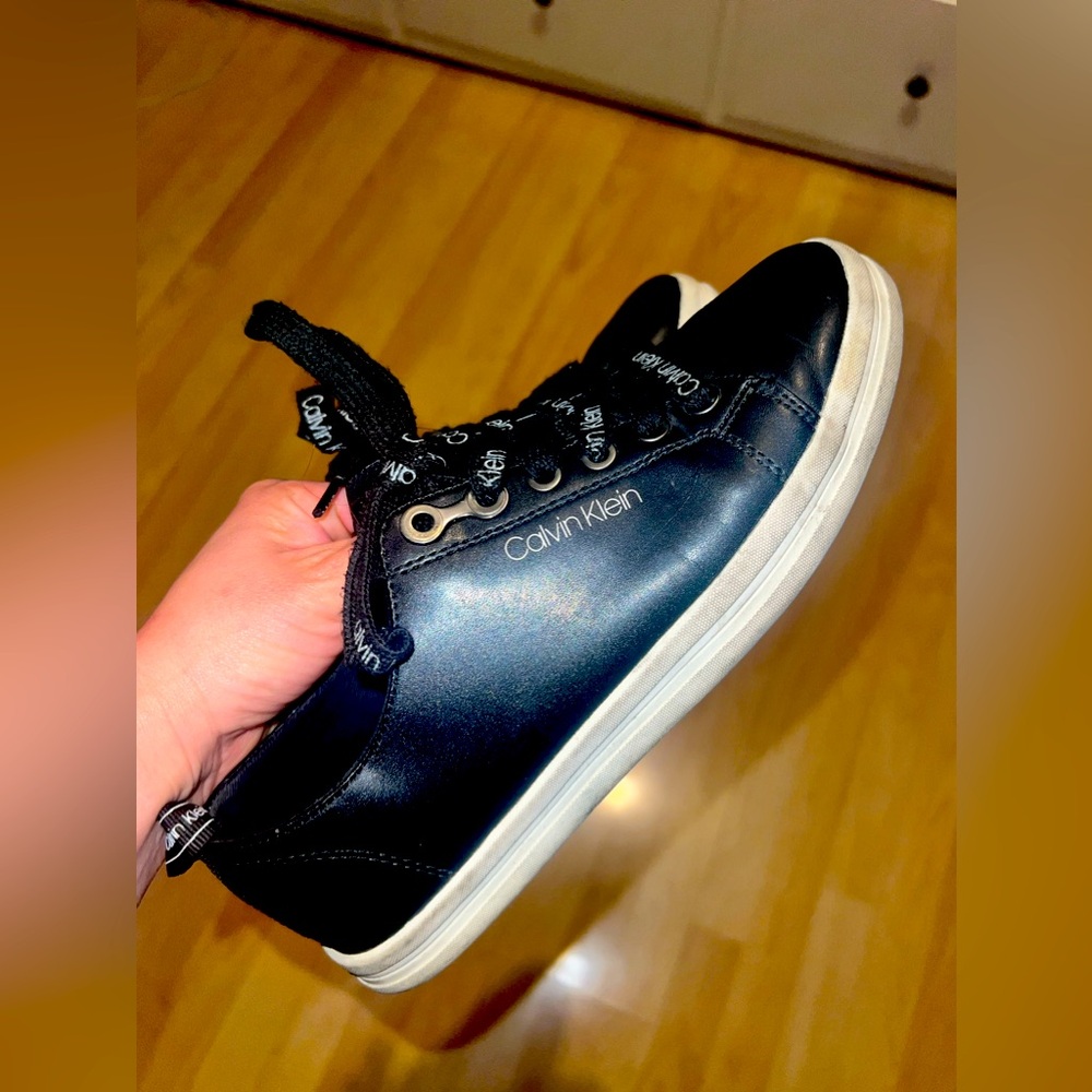 Calvin clean shoes